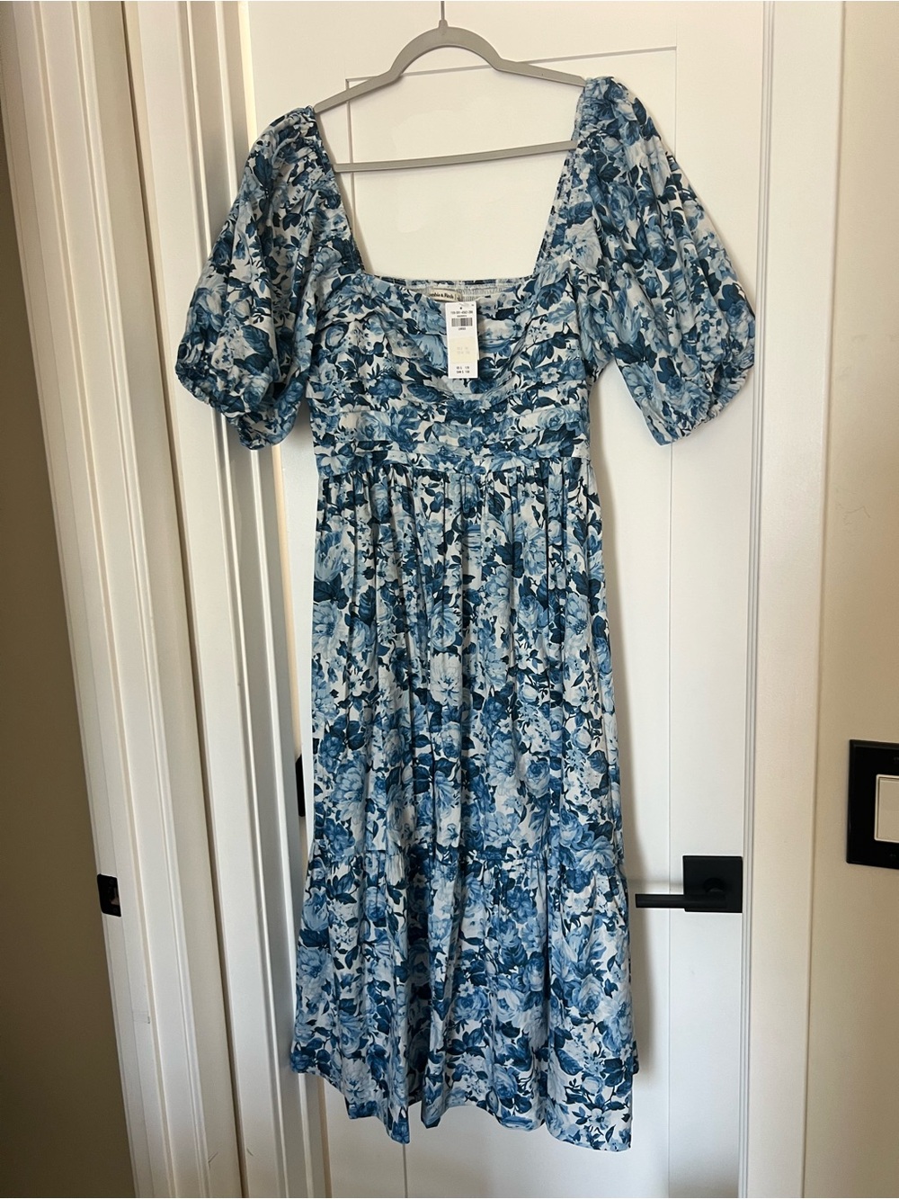 NWT Abercrombie & Fitch Blue Floral Puff-Sleeve Midi Dress